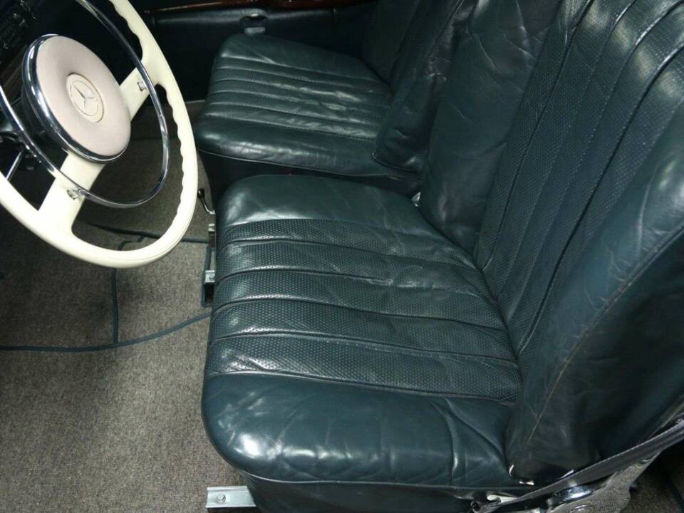 Bild 17/49 von Mercedes-Benz 220 SE (1960)