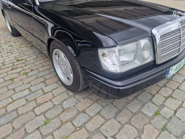 Image 5/7 of Mercedes-Benz 230 CE (1988)