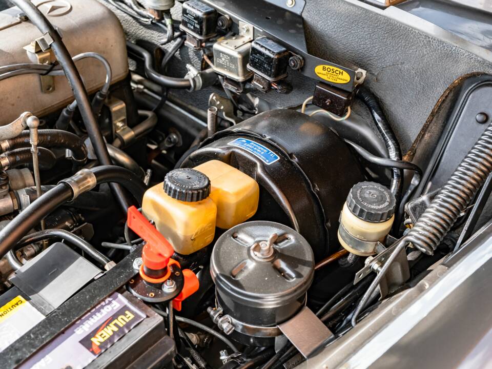 Image 56/86 of Mercedes-Benz 300 SE (1965)