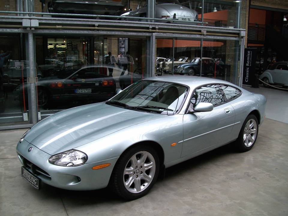 Imagen 1/13 de Jaguar XK8 4.0 (1997)