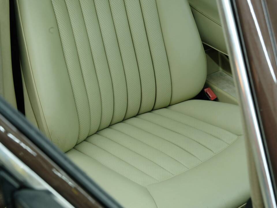 Bild 30/50 von Mercedes-Benz 380 SE (1984)
