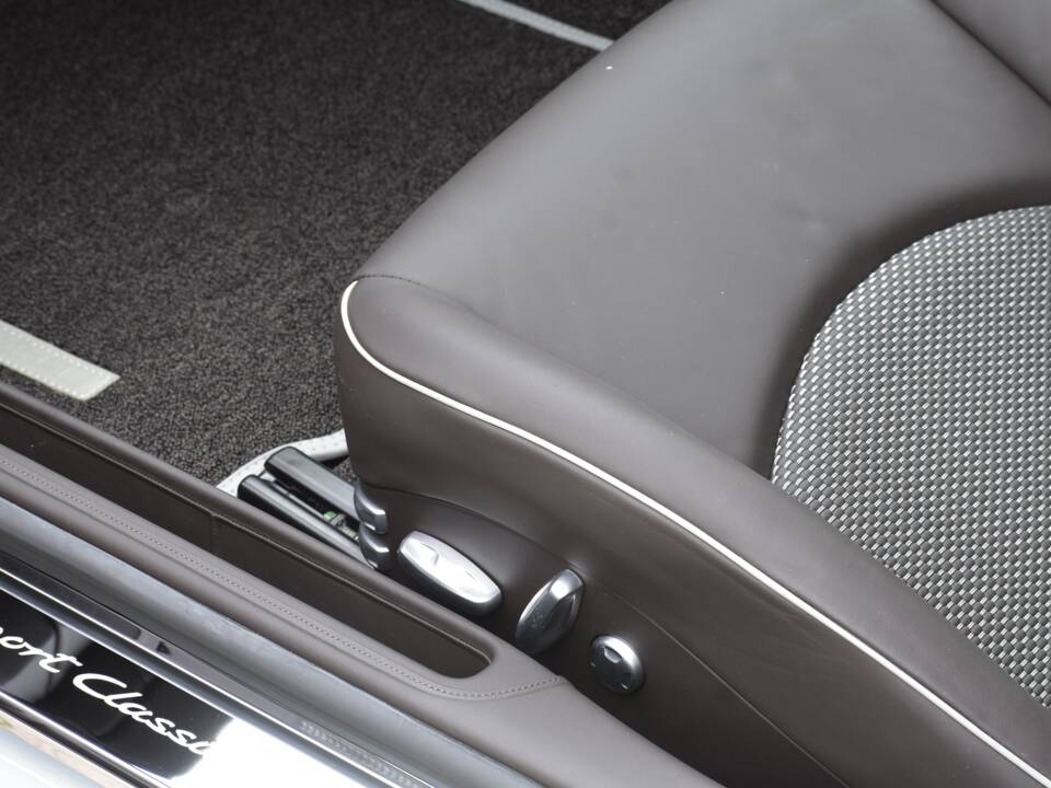 Image 34/50 of Porsche 911 Sport Classic (2010)