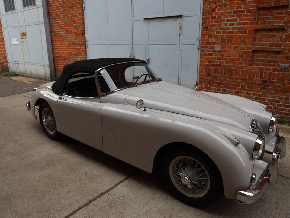 Image 48/91 of Jaguar XK 150 OTS (1958)