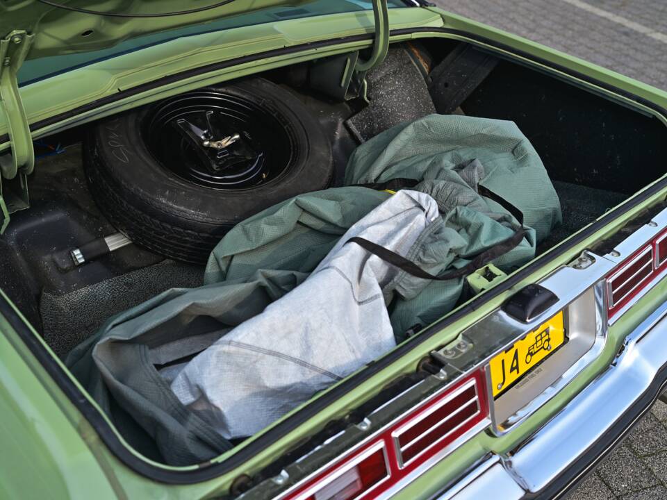 Image 20/44 of Chevrolet Impala (1974)