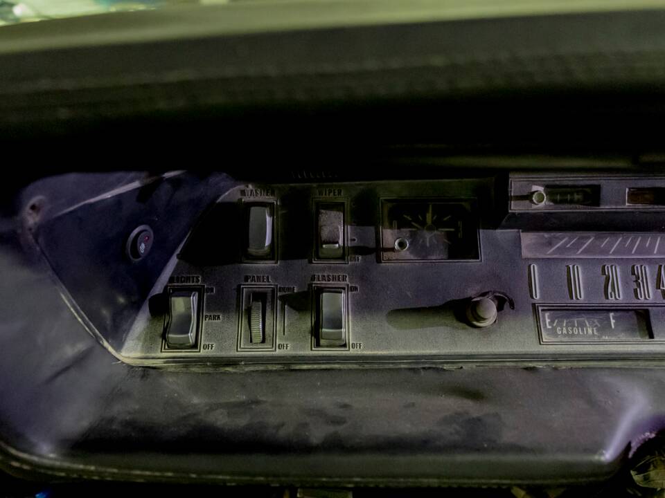 Image 41/50 of Chrysler 300 L (1970)