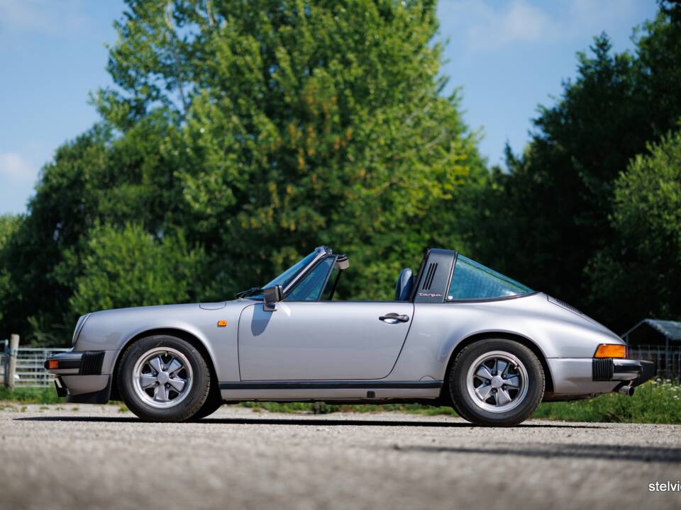 Image 14/44 de Porsche 911 Carrera 3.2 &quot;#250.000 911&quot; (1988)