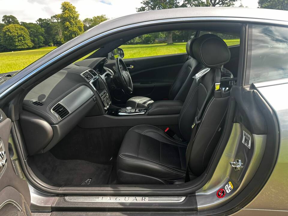 Image 32/46 of Jaguar XKR (2010)