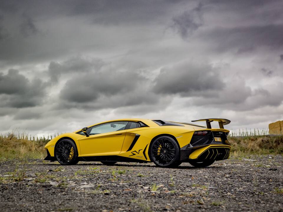 Image 11/21 of Lamborghini Aventador LP 750-4 SV (2016)