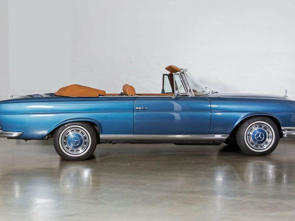 Immagine 4/20 di Mercedes-Benz 220 SE b (1965)