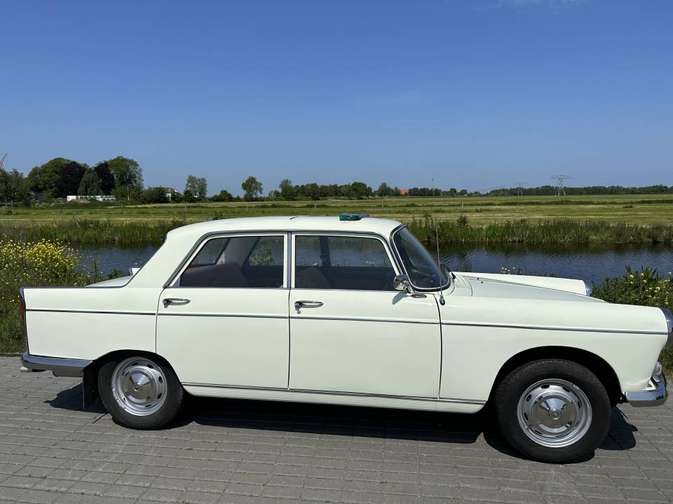Image 17/50 of Peugeot 404 (1973)
