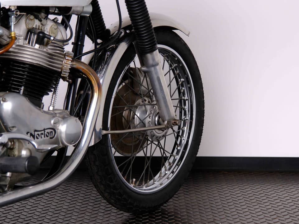 Image 81/83 of Norton 850 MKIII Roadster (1975)