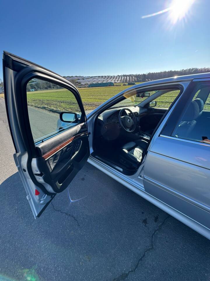 Bild 58/75 von BMW 540i (2001)