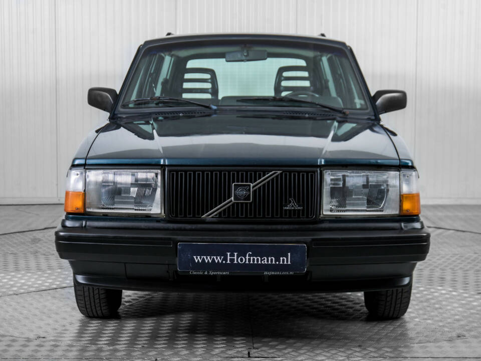 Image 14/50 of Volvo 245 Super Polar (1992)