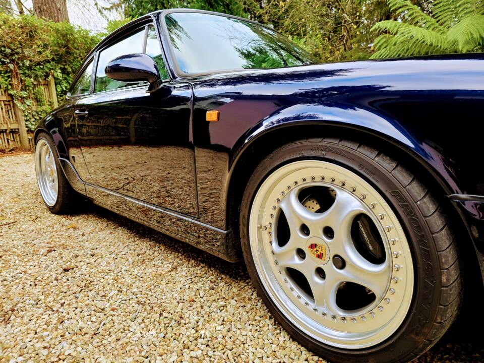 Image 9/34 de Porsche 911 Carrera 2 (1991)