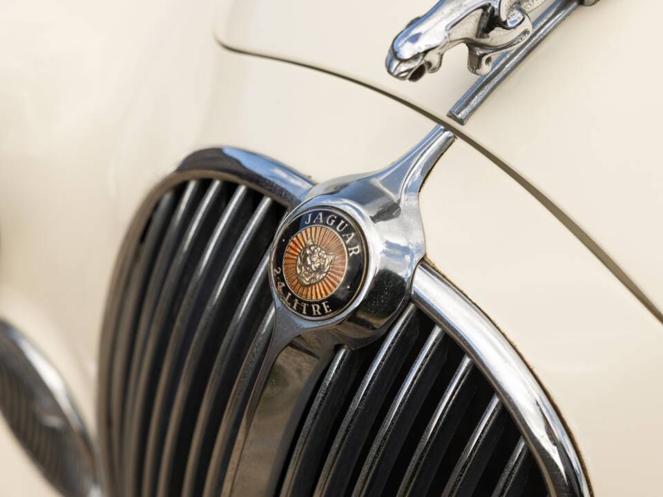 Image 8/50 of Jaguar Mk II 2.4 (1967)