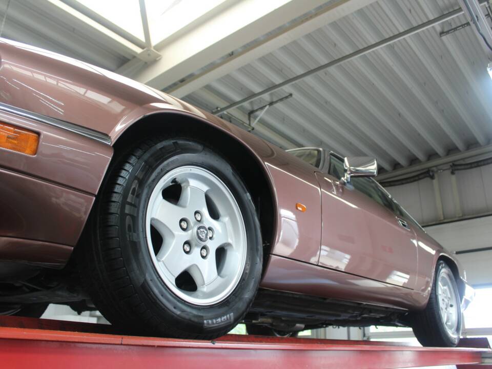 Image 13/50 of Jaguar XJS 4.0 (1994)