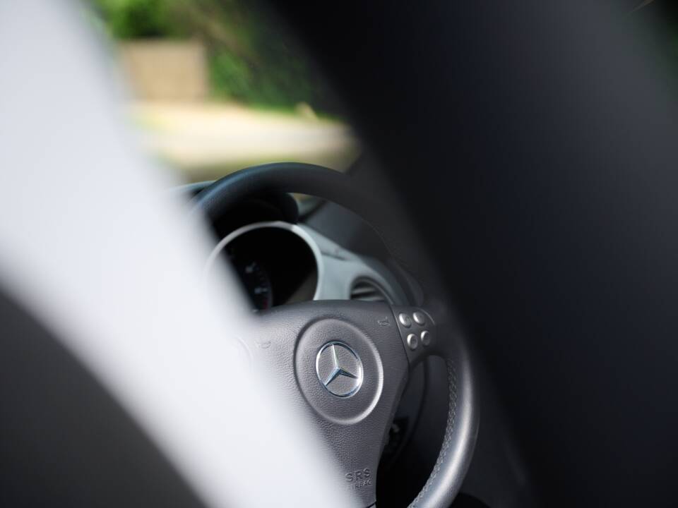 Image 39/50 of Mercedes-Benz SLK 350 (2004)