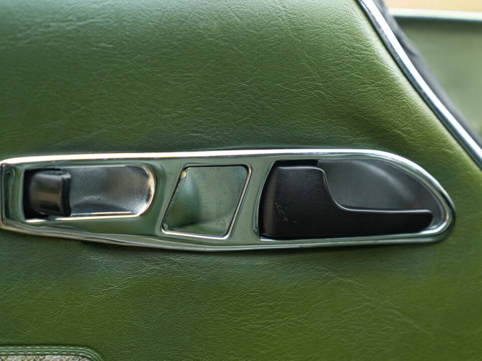 Image 36/50 de Mercedes-Benz 500 SLC (1984)