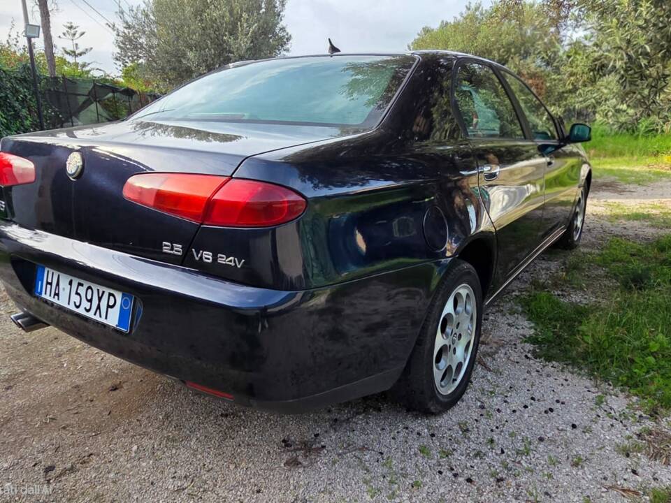 Image 3/50 de Alfa Romeo 166 2.5i V6 24V (2001)