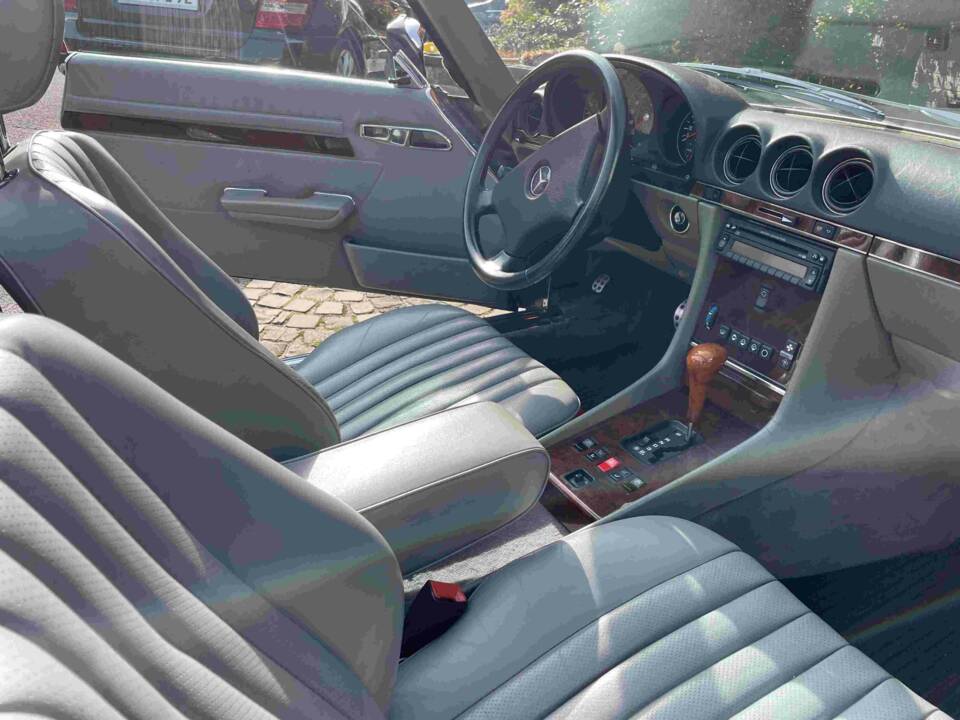 Image 13/52 de Mercedes-Benz 500 SL (1985)