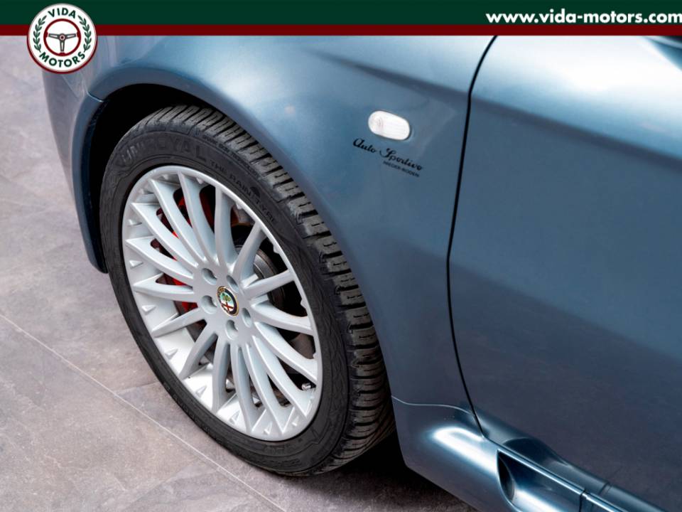 Image 16/45 de Alfa Romeo 147 3.2 GTA (2004)