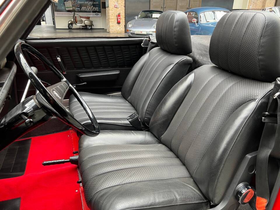 Image 16/39 of Peugeot 204 Convertible (1968)