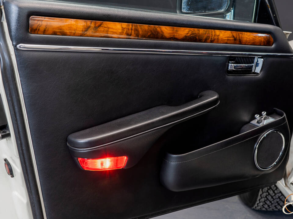 Image 14/22 of Jaguar XJ 12 (1986)
