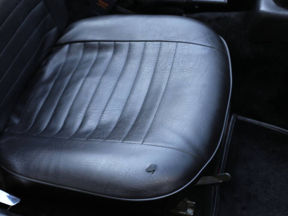 Image 40/49 of Triumph TR 6 (1976)