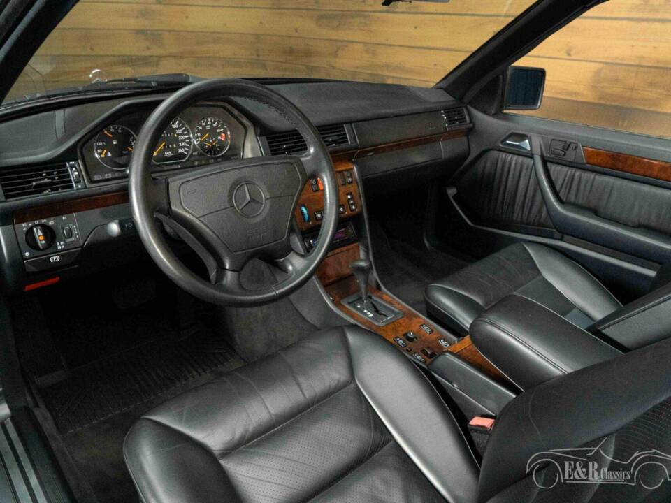Bild 2/19 von Mercedes-Benz E 320 (1994)