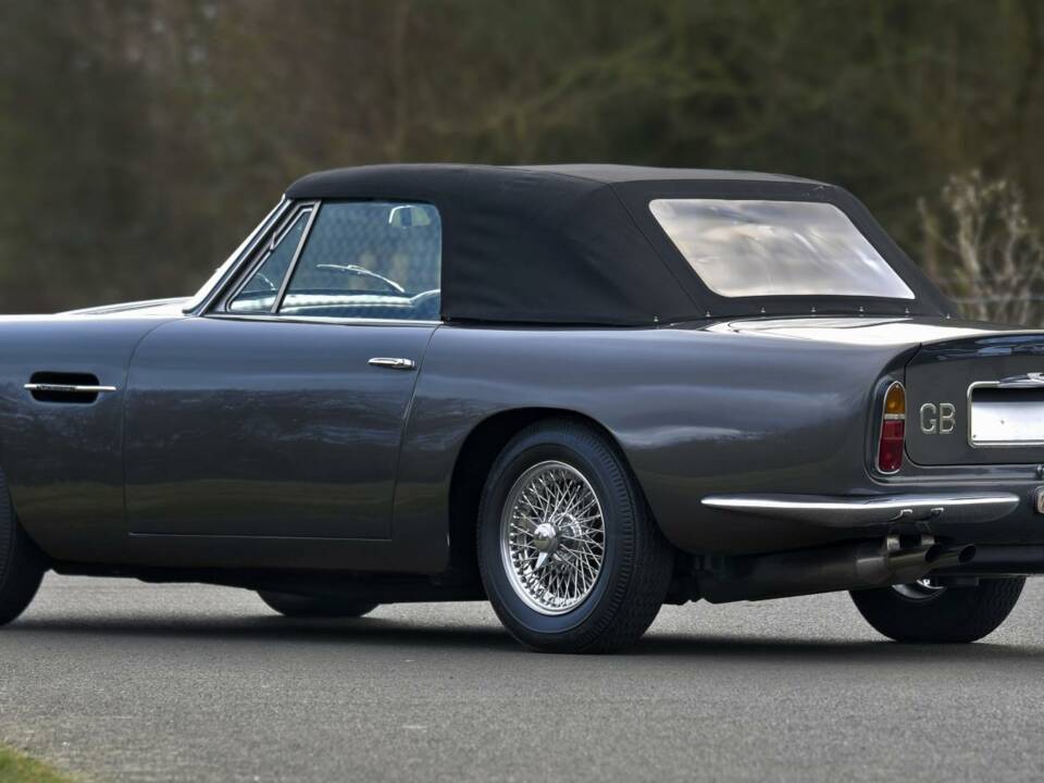 Bild 21/50 von Aston Martin DB 6 Vantage Volante (1969)