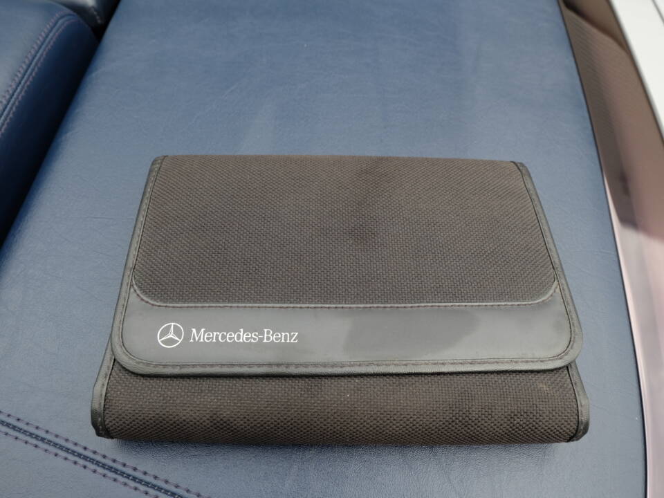 Image 60/69 of Mercedes-Benz E 320 (1994)