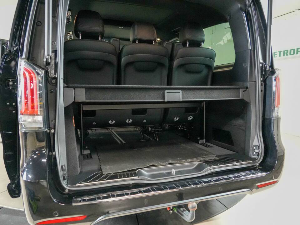 Image 11/35 of Mercedes-Benz V 300 d 4MATIC (2025)