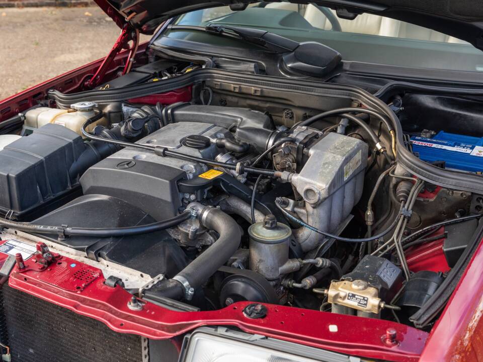 Bild 5/33 von Mercedes-Benz E 220 (1994)