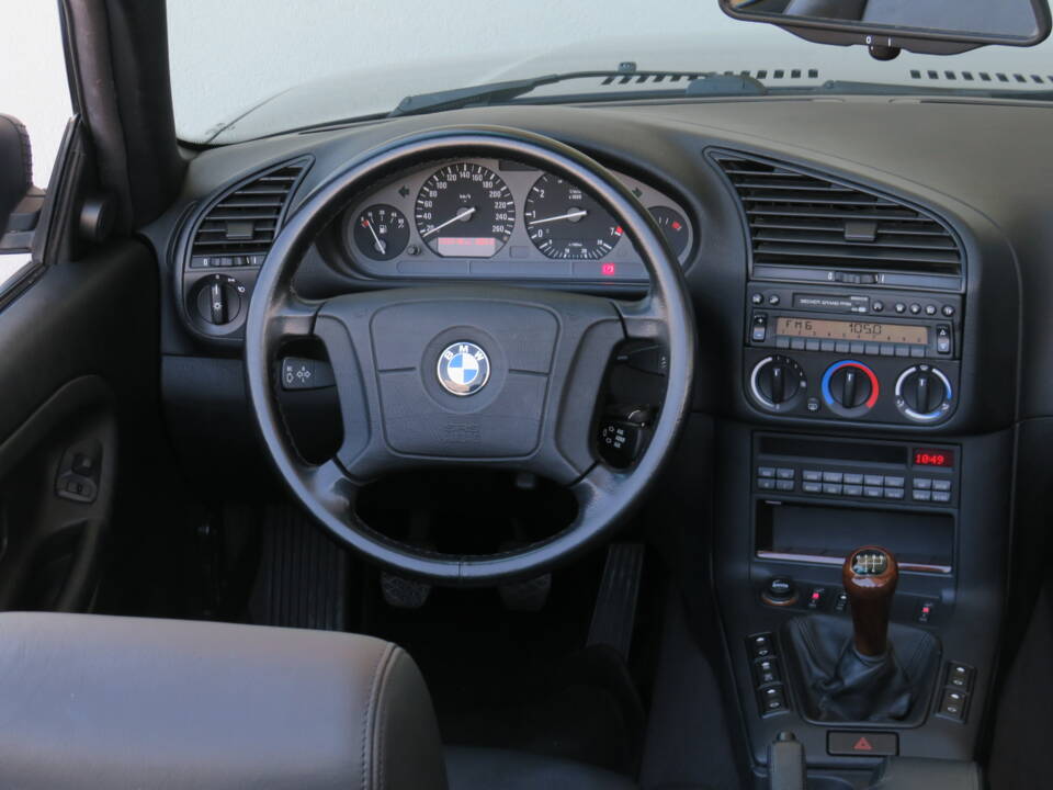 Image 10/40 of BMW 328i (1995)