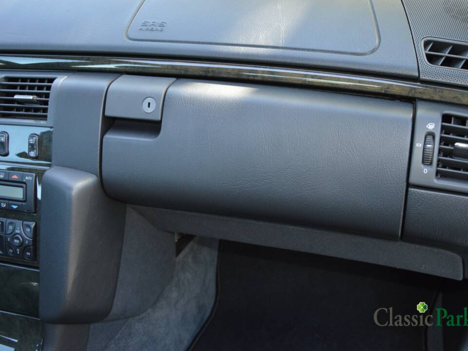 Image 40/50 de Mercedes-Benz E 50 AMG (1996)