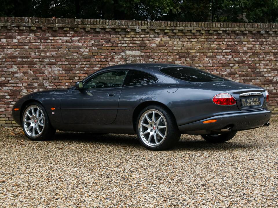Immagine 48/50 di Jaguar XK8 4.0 (2002)