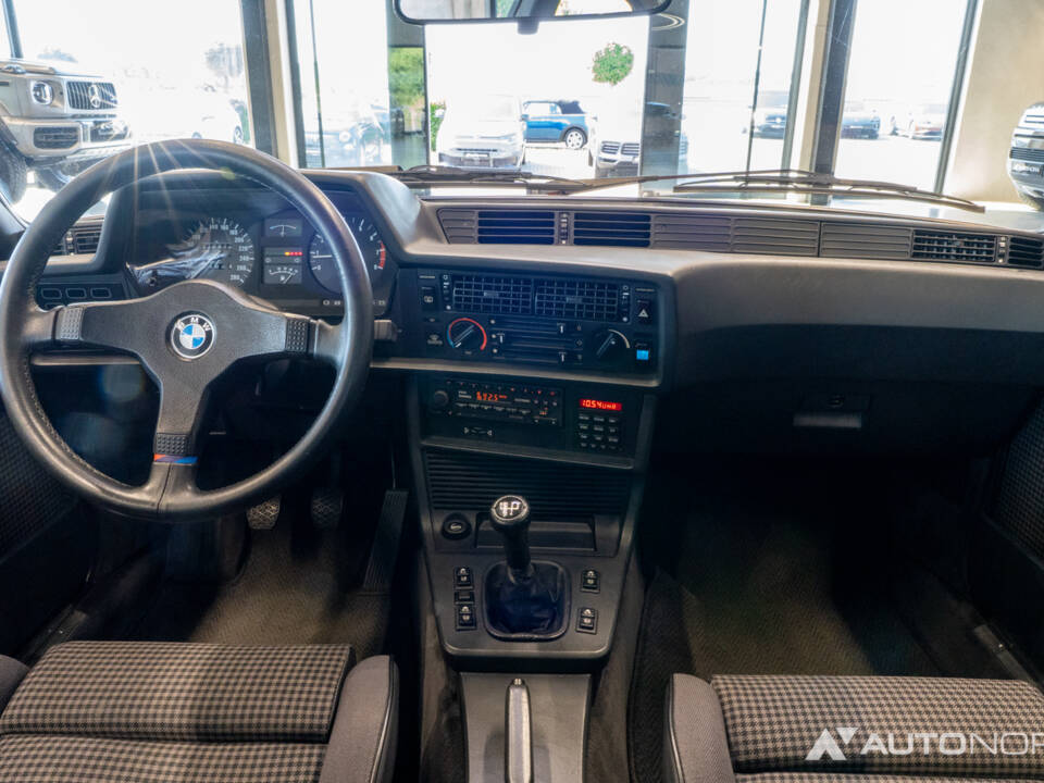 Image 40/51 of BMW M 635 CSi (1985)