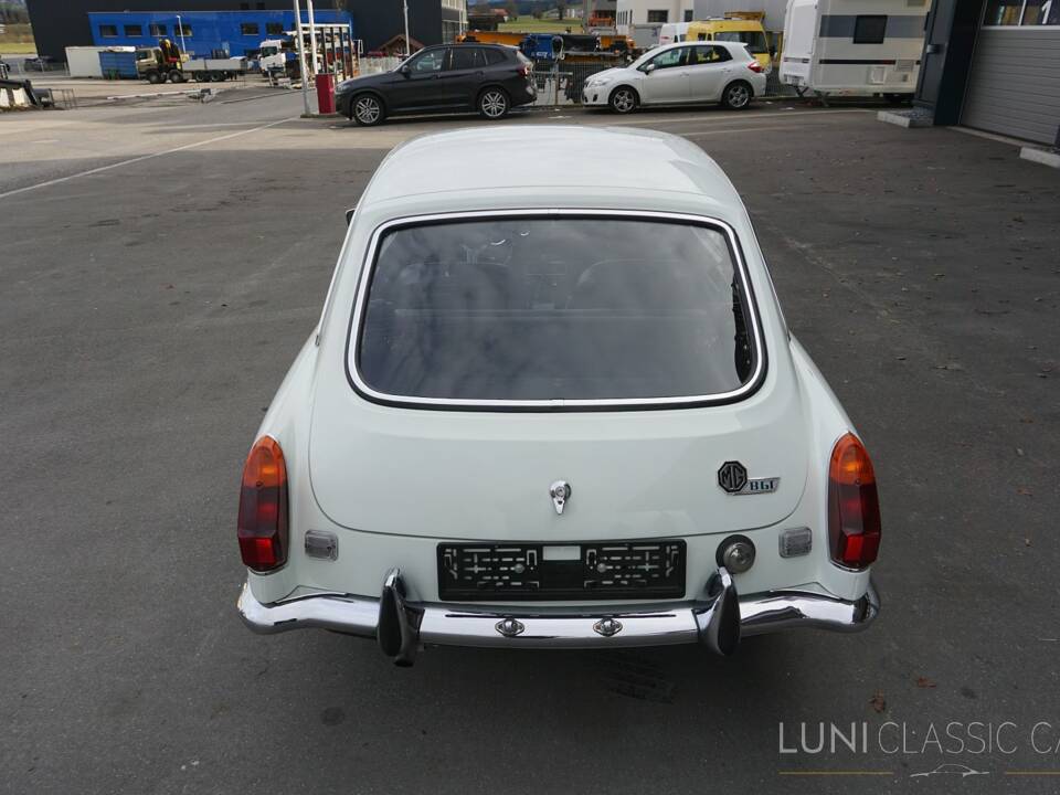 Image 7/54 de MG MGB GT (1974)