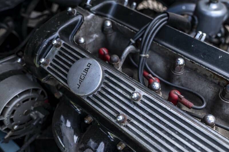 Image 34/50 de Jaguar E-Type (1968)
