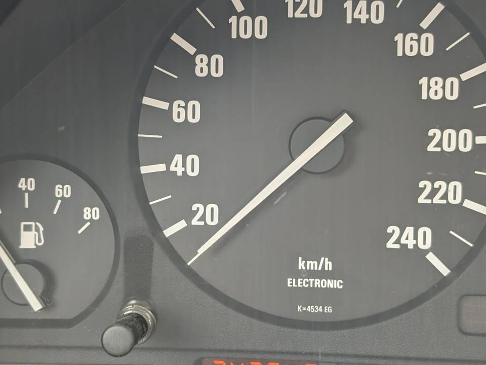 Bild 4/20 von BMW 530i (1988)