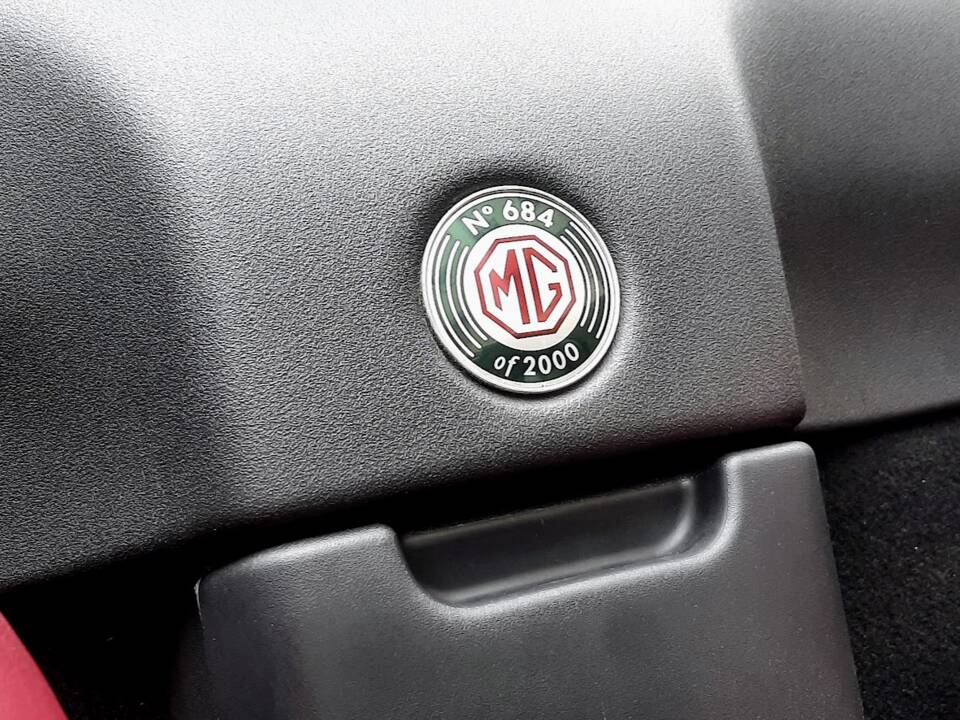 Immagine 28/50 di MG F 1.8i VVC 75 LE "75th Anniversary" (1999)