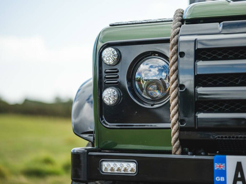 Image 15/31 de Land Rover Defender 110 (2005)