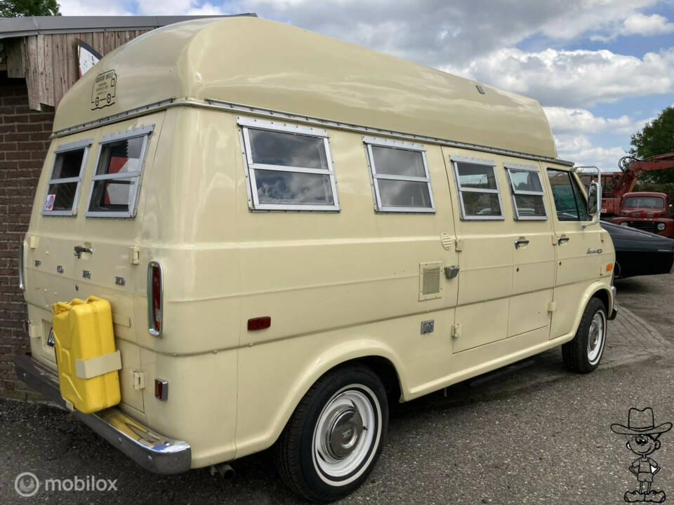 Image 11/50 of Ford Econoline E 300 (1971)