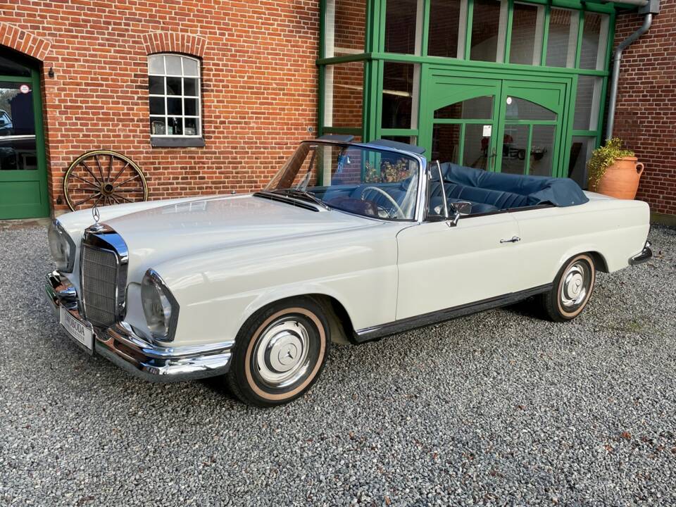 Image 1/19 of Mercedes-Benz 220 SE b (1963)