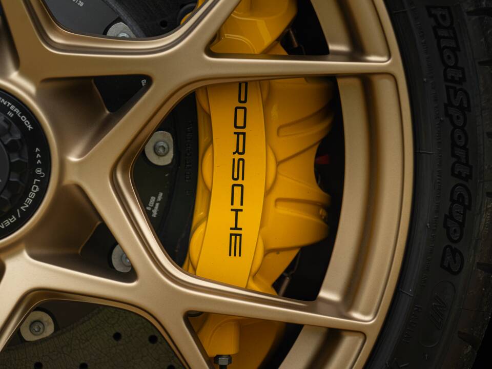 Image 81/100 of Porsche 718 Cayman GT4 RS Weissach (2024)