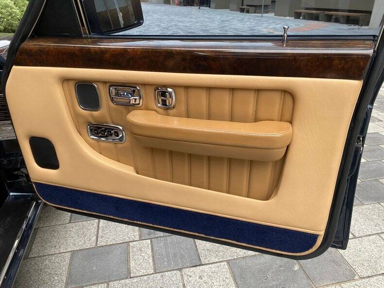 Image 35/50 of Bentley Brooklands R Mulliner (1998)