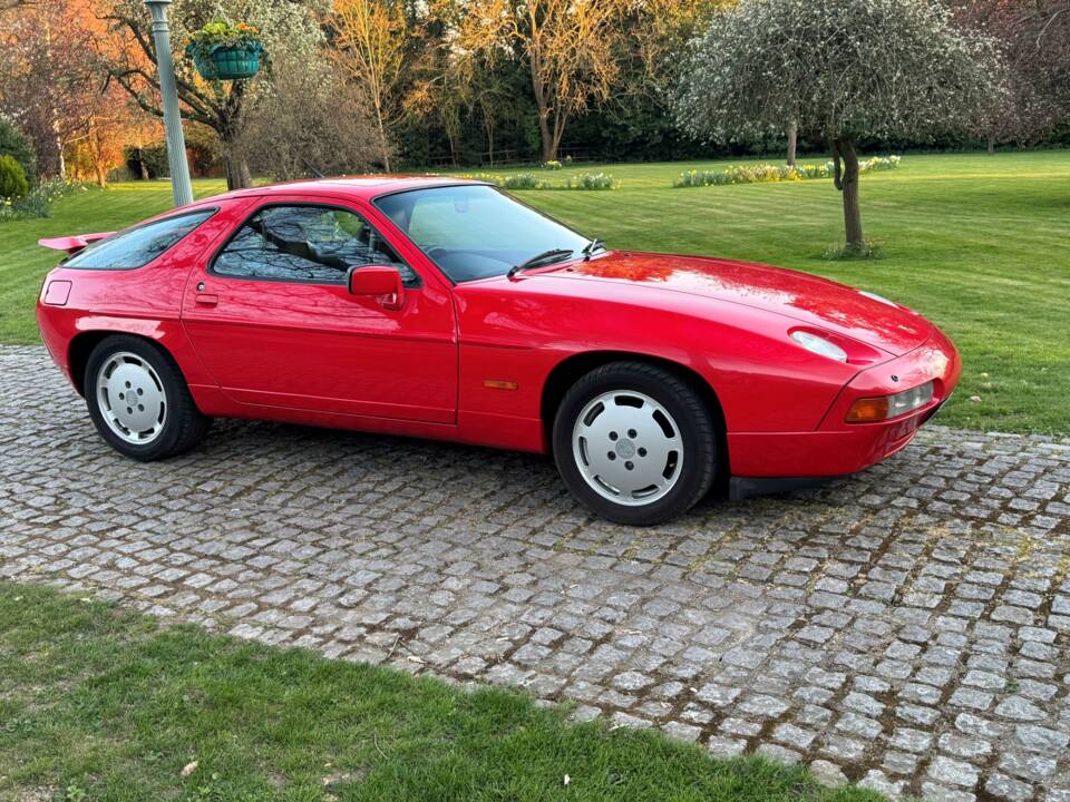 Bild 8/10 von Porsche 928 S4 (1989)
