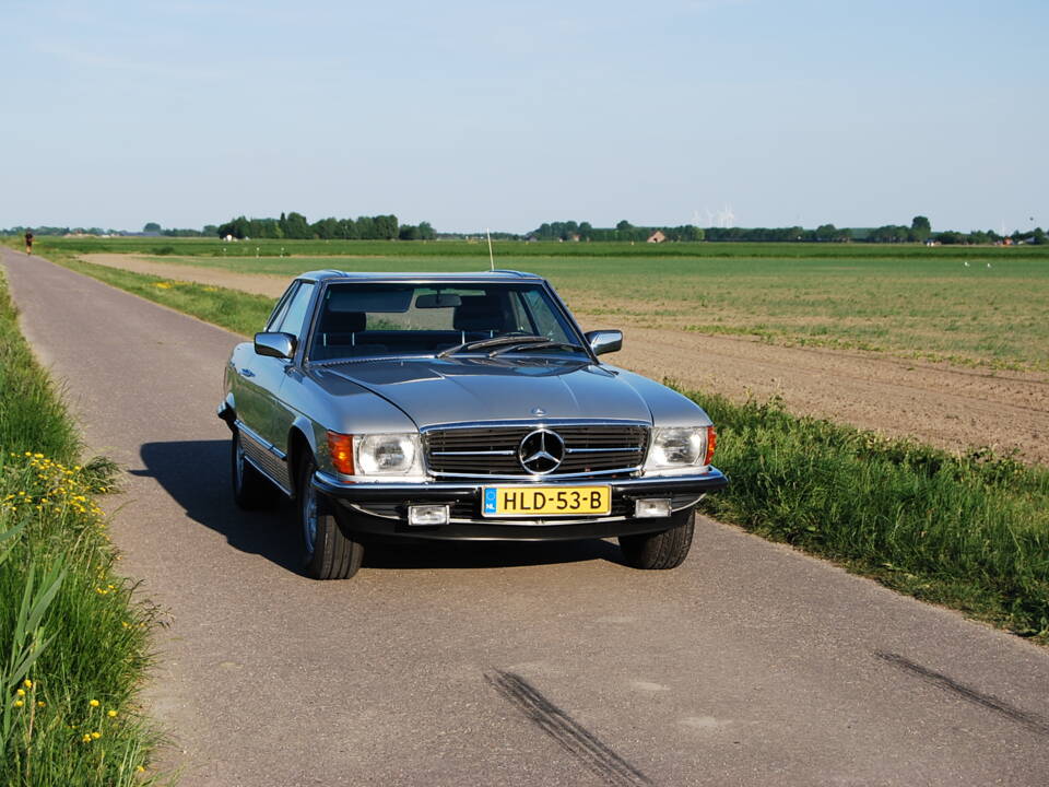 Image 10/87 of Mercedes-Benz 280 SL (1982)