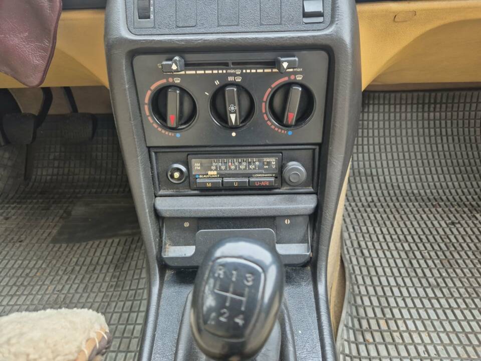 Image 15/41 of Mercedes-Benz 200 D (1981)