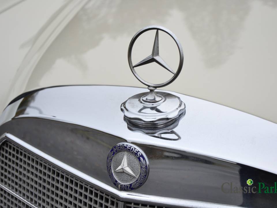 Afbeelding 47/50 van Mercedes-Benz 220 S b (1961)